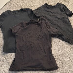 Bundle of 3 SKIMS t-shirts